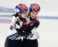 '아름다운 세대교체' 김길리·최민정의 금은 레이스 뒷받침한 KB금융