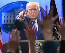 트럼프 '전세계 10%' 관세, 25일부터 적용…자동차·의약품 등은 면제