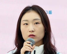 "엄마 편지보며 많이 울어"…올림픽 은퇴 무대 최민정 '최다 메달 신기록'