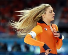 '금메달 브라 노출' 미녀 선수, 경기복 경매 내놓자 '후끈'…"478만원 돌파"