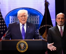 EU, 트럼프 관세 폭탄에 '바주카포' 꺼낸다…"반격 카드 있다"