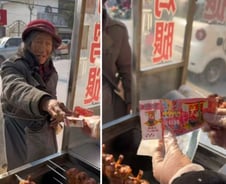 가짜 돈 내민 할머니에 "음식 드세요"...노점상 '7년 선행' 훈훈[오따뉴]