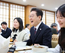 코스피 6300 돌파 '신기원'...李대통령 "부동산 공화국도 해체"