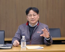 "타이어 넘어 로봇 발로"..금호석유화학 실적 떠받친 '이것'[R&D인사이드]