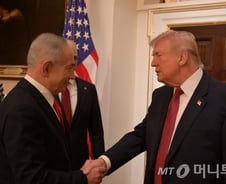 트럼프, 이란 국민에 "수십년만의 기회…정부 장악하라" 촉구