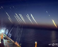 국제유가 뇌관 건드는 이란군…"호르무즈 해협 통항 금지 통보"