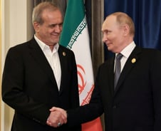 "노골적 암살" 푸틴, 하메네이 애도…러·우 전쟁에 영향주나