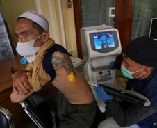 "문신하고 시력 잃었다"…'타투 인구' 늘자 포도막염 경고[1분 생활백서]