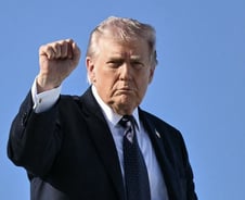 "역사 바꾼 대통령" 트럼프 승부수…유가·경제 흔들리면 자충수