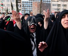 이란의 친미 전환?...주사위 던진 트럼프, 극과 극 시나리오