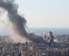 "당장 철수" 美대사관 드론공격, 수천명 피난…거세진 중동 불길