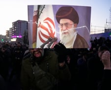 "사흘간 장례" 이란, 하메네이 추도식...후계자 모습 드러낼까?
