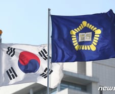 "법원 신뢰 회복, 검사·변호사도 노력해야"…법조계가 할 일은