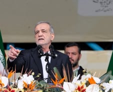 이란 대통령 "무조건 항복? 헛된 꿈"...공격했던 주변국엔 사과