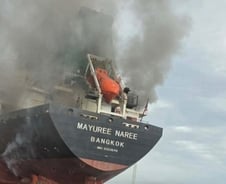 "일본·태국 당해" 호르무즈서 화물선 3척 피격…지켜준다던 미군 어디에