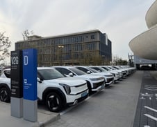 전력 수요 높아지는 그때, 배터리 '방전' 시킨다...발전소 된 전기차[르포]