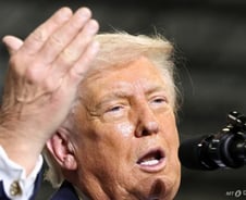 트럼프, 한국 콕 찍어 "호르무즈 봉쇄 영향 국가들 군함 보내길"