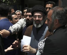 아버지·아내·아들은 즉사...모즈타바, 어떻게 미사일 공습 피했나