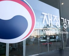 정부 "사모신용發 금융위기 가능성 낮지만…리스크 모니터링"