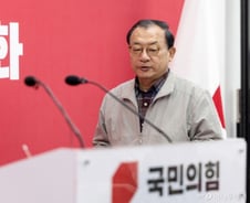 이정현, '공천 커넥션' 주장에 "체통 유지하길…새 인물이 전면 나서야"