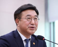 "마지막 1명까지 안전하게"…윤호중, BTS 공연 광화문 현장 점검