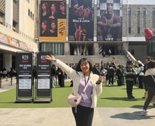 "응원봉에 댕기" "한국인 감동"...글로벌 아미, 공연 전 두근두근