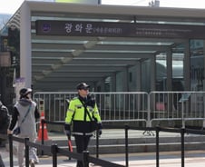 "언제쯤 통제 풀려요?" 불편 참은 시민들…BTS 공연 '무사고' 빛났다