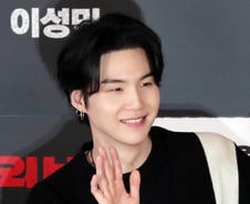 BTS 슈가, 8시 광화문 공연 앞두고 팬들에 인사 "보고싶다"