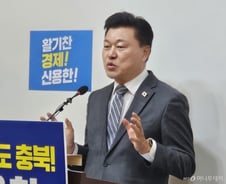 민주당 충북지사 예비후보 지지율 신용한 1위…국민의힘은 조길형