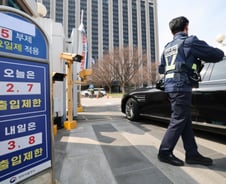 [사설]車 5부제, 에너지 과소비 멈춰야