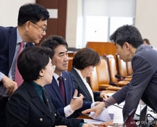 2년간 잠자던 부산허브도시특별법, 지방선거 두 달 앞두고 '첫발'