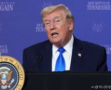 4월9일 종전에 이스라엘 훈장까지?...트럼프의 전쟁계획, 이란은 "협상 없다"