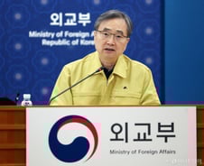 조현, 오만 외교장관과 통화…"원유·LNG 등 에너지수급 지원 요청"