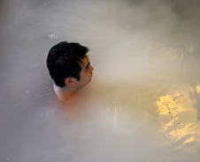 58년 온천 닫고 여객선 운항도 축소…일본, 호르무즈 봉쇄 여파 확산