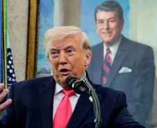 트럼프 "이란이 선물 줬다…석유·가스 관련된 것"