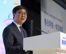 약속 지킨 최휘영 문체부 장관…주식 147억원어치 팔았다