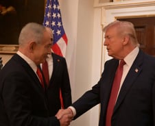 "트럼프가 조기 휴전하면 어쩌나"...이란 급소 찾는 이스라엘