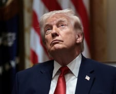 트럼프, 지상전 가나…특수부대 이어 "1만 파병→하르그섬 점령 검토"