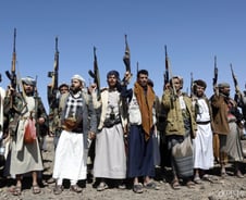 후티 반군 끝내 참전, 이스라엘 때렸다…원유 대체항로도 막히나