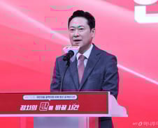 경선 레이스 맞춰 메시지 늘리는 장동혁, 지지율 반등 동력 될까