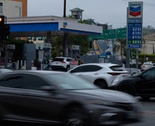 美 휘발유 가격 갤런당 4달러 돌파…2022년 우크라전쟁 이후 처음