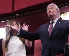 미국인 3분의 2 "이란 전쟁 목표 달성 못해도 전쟁 끝내야"