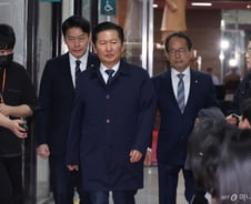 지지율 앞서도 안심 못하는 與… 악재 털고 '부동층' 끌어안기