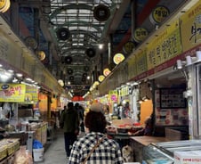 [르포]"이재매이 잘하고 있어요" vs "통일교 가만 있겠나" 출렁이는 부산 표심