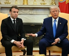 "마크롱, 부인한테 맞았다며" 조롱...트럼프, 프랑스 '파병 거절' 뒤끝