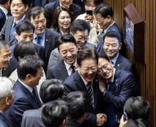 안철수 "코스피 터질 때 李-민주당 '셀카 파티'…위기 추경 맞나"