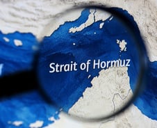 이란, 생필품 싣고 자국 항만 들어오는 선박 '호르무즈 통과' 허용