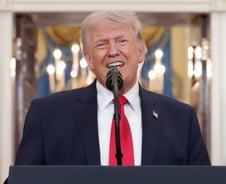 이란 격추로 실종된 美 전투기 조종사, 미군에 구조