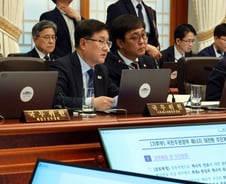 [사설]신재생 조기 증설, 부작용 대비를