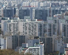 [사설]물가상승에 전월세 급등 이중고